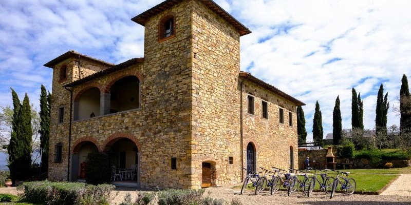 Traditional 8 bedroomed villa in Tuscany with private pool, jacuzzi & sauna