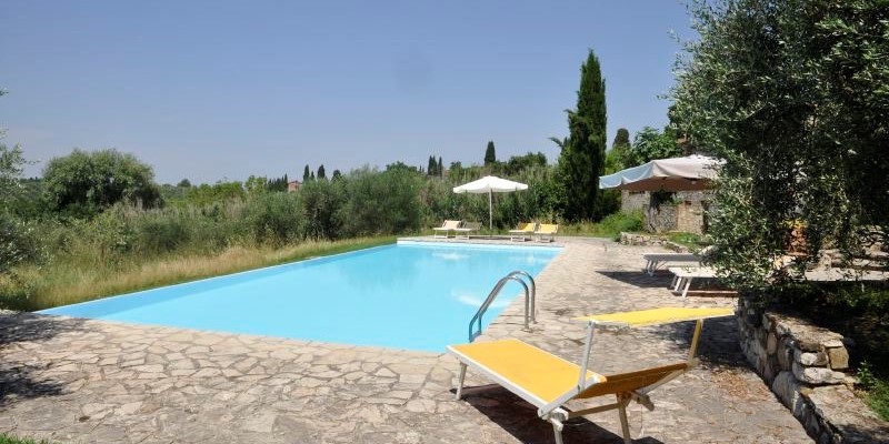 Lovely stone-built farmhouse in Tuscany with 6 bedrooms & private swimming pool