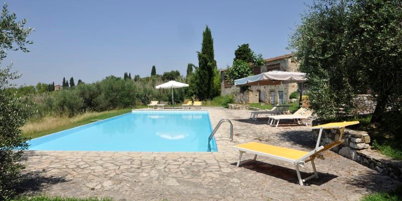Lovely stone-built farmhouse in Tuscany with 6 bedrooms & private swimming pool