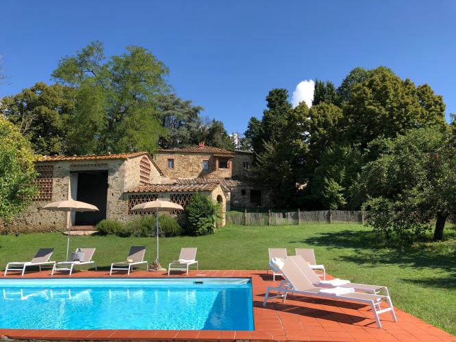 Characteristic villa for 7 near Castellina in Chianti, Tuscany with shared pool