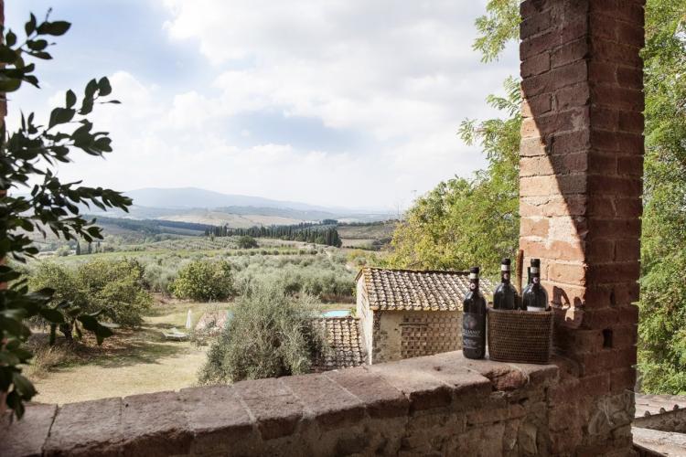Characteristic villa for 7 near Castellina in Chianti, Tuscany with shared pool