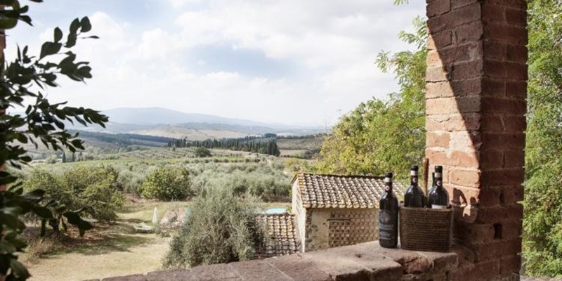 Characteristic villa for 7 near Castellina in Chianti, Tuscany with shared pool