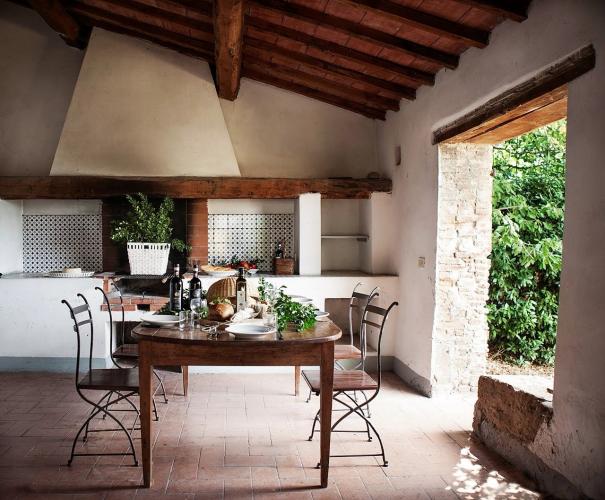 Characteristic villa for 7 near Castellina in Chianti, Tuscany with shared pool