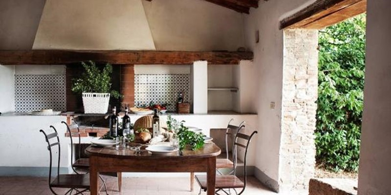 Characteristic villa for 7 near Castellina in Chianti, Tuscany with shared pool