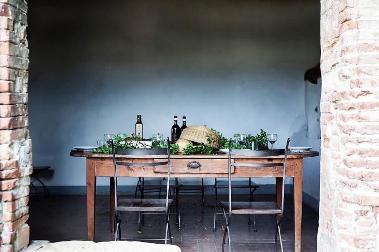 Characteristic villa for 7 near Castellina in Chianti, Tuscany with shared pool