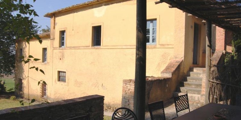 Farmhouse apartment with swimming pool near Castellina in Chianti