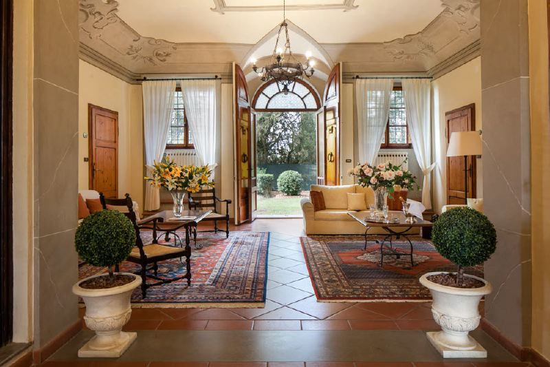 Luxury private 9 bedroomed villa with private pool in the Tuscan hills