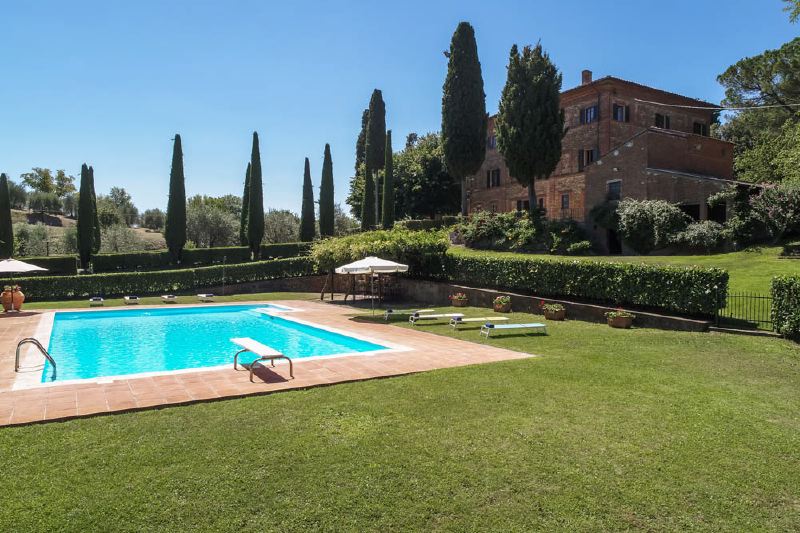 Luxury private 9 bedroomed villa with private pool in the Tuscan hills