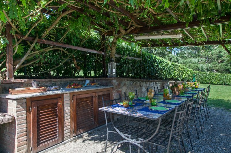Luxury private 9 bedroomed villa with private pool in the Tuscan hills