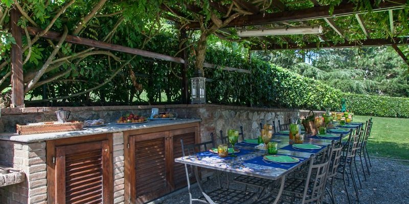 Luxury private 9 bedroomed villa with private pool in the Tuscan hills