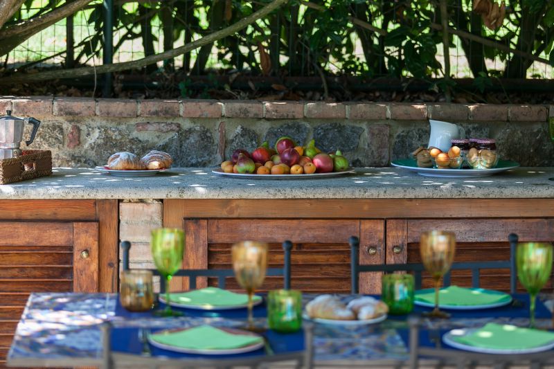 Luxury private 9 bedroomed villa with private pool in the Tuscan hills