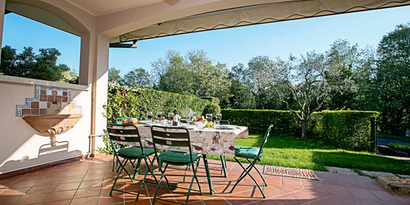 Villa with pool for 5 people within walking distance of Lake Garda