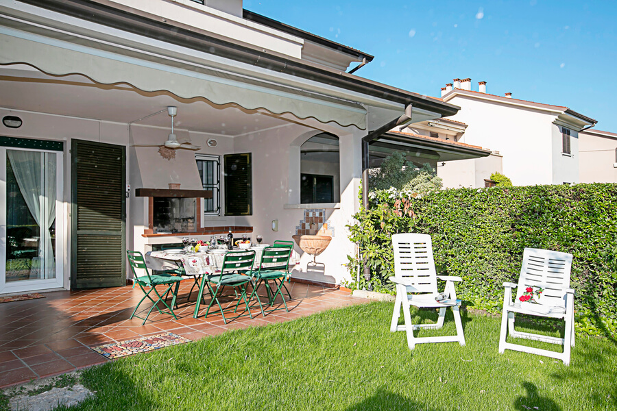 Villa with pool for 5 people within walking distance of Lake Garda