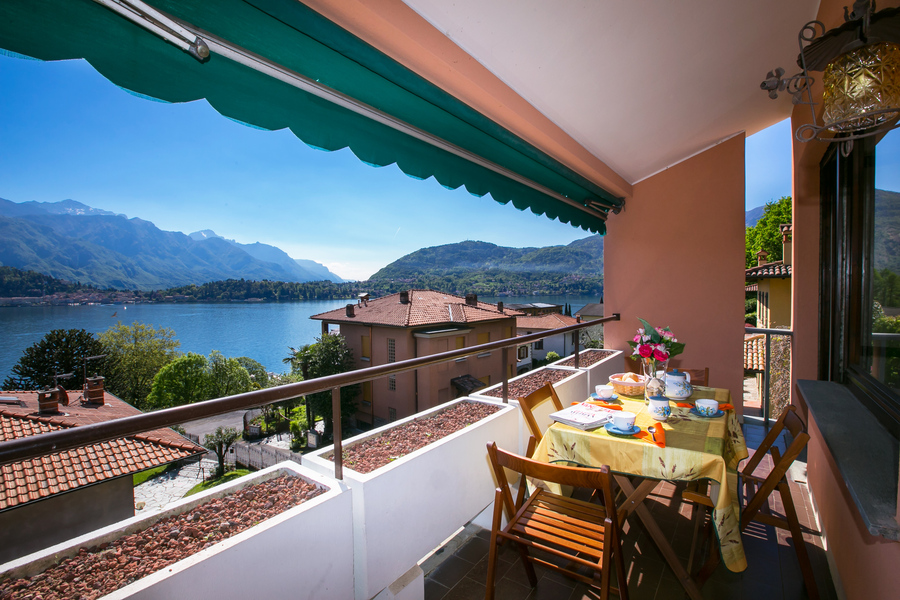 3 bedroom apartment for 7 people with views of Lake Como