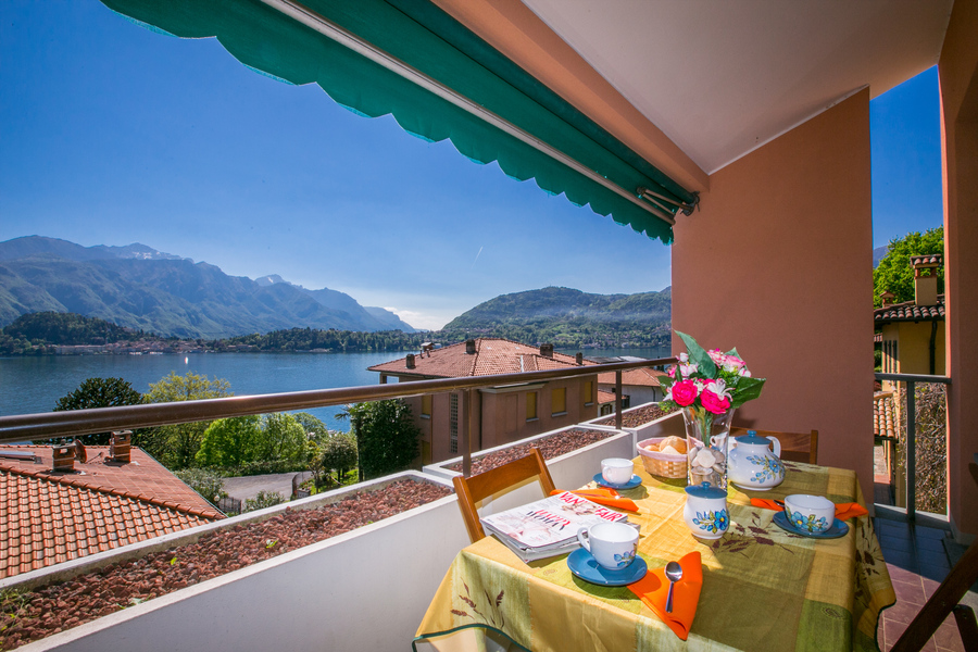 3 bedroom apartment for 7 people with views of Lake Como