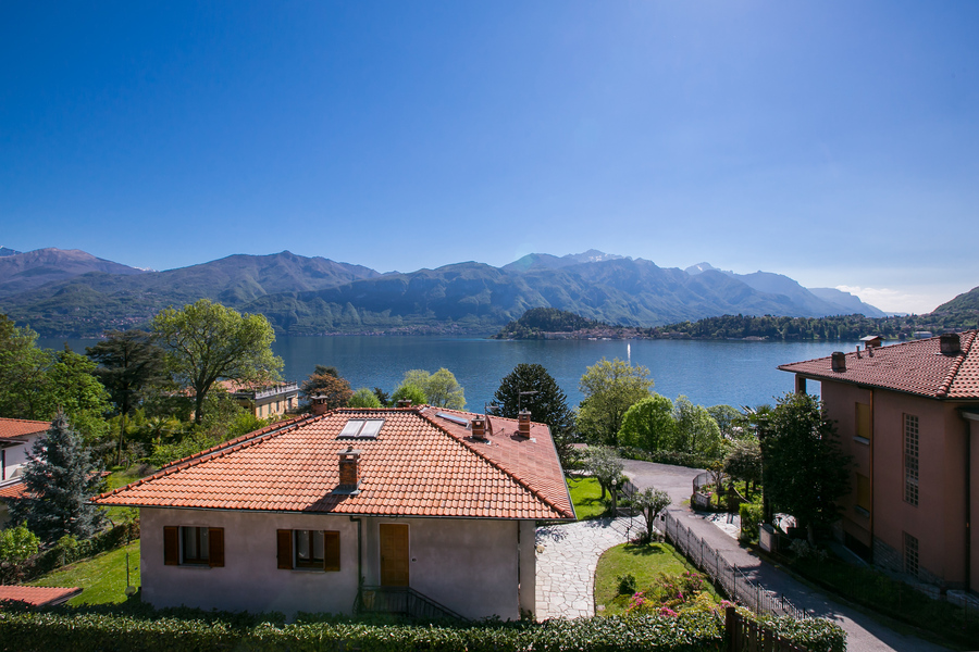 3 bedroom apartment for 7 people with views of Lake Como