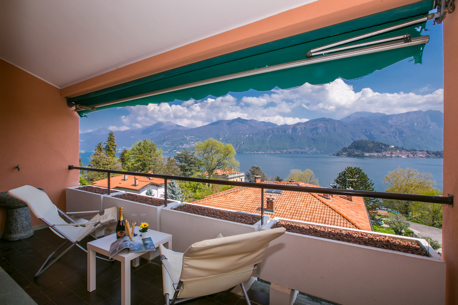 3 bedroom apartment for 7 people with views of Lake Como