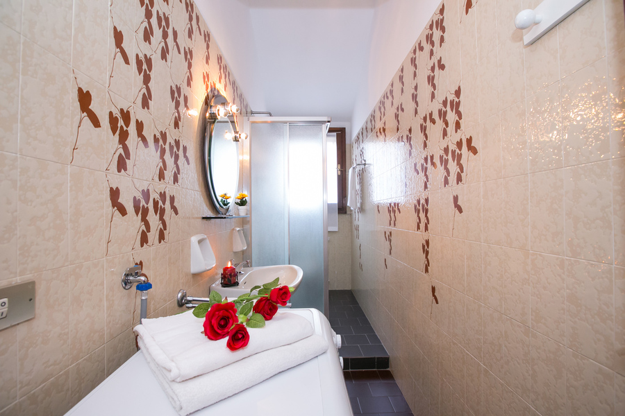 3 bedroom apartment for 7 people with views of Lake Como