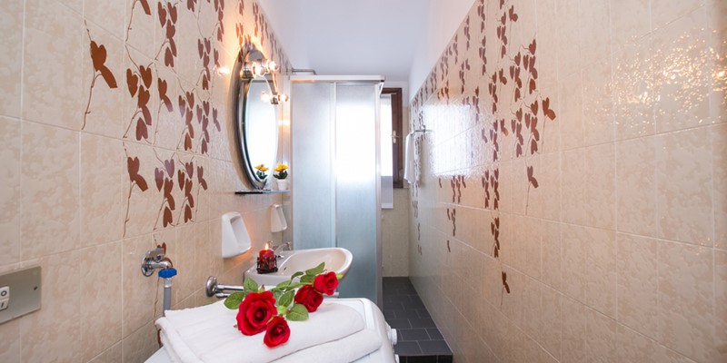 3 bedroom apartment for 7 people with views of Lake Como