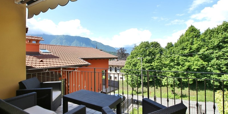 2 bedroomed apartment for 6 people with views of Lake Como