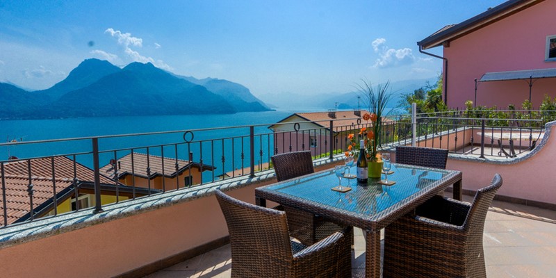 Stunning Lake Como view apartment for 4 people in 2 bedrooms