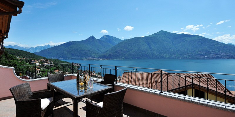 Stunning Lake Como view apartment for 4 people in 2 bedrooms