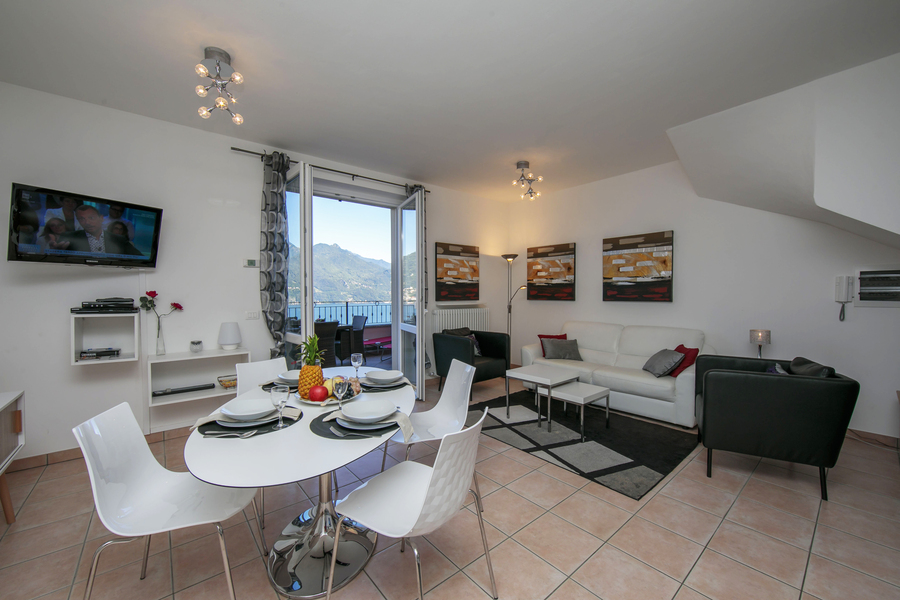 Stunning Lake Como view apartment for 4 people in 2 bedrooms