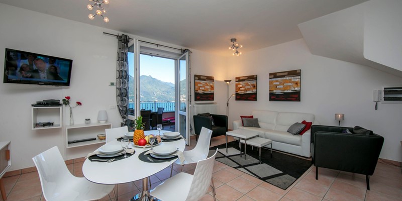 Stunning Lake Como view apartment for 4 people in 2 bedrooms