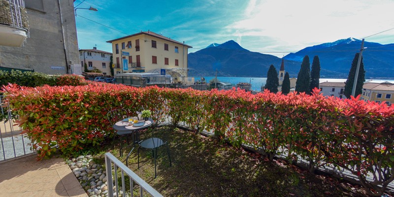 2 bedroomed apartment in north Lake Como with shared swimming pool
