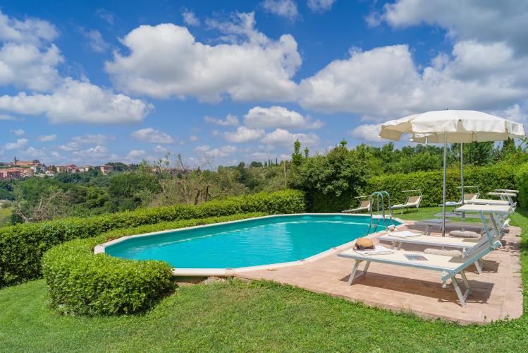 7 bedroomed villa for 12 people with private pool near Siena in Tuscany