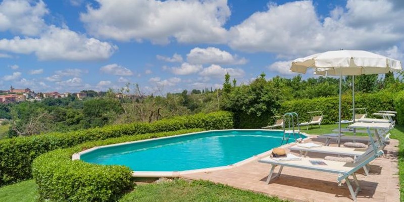 7 bedroomed villa for 12 people with private pool near Siena in Tuscany