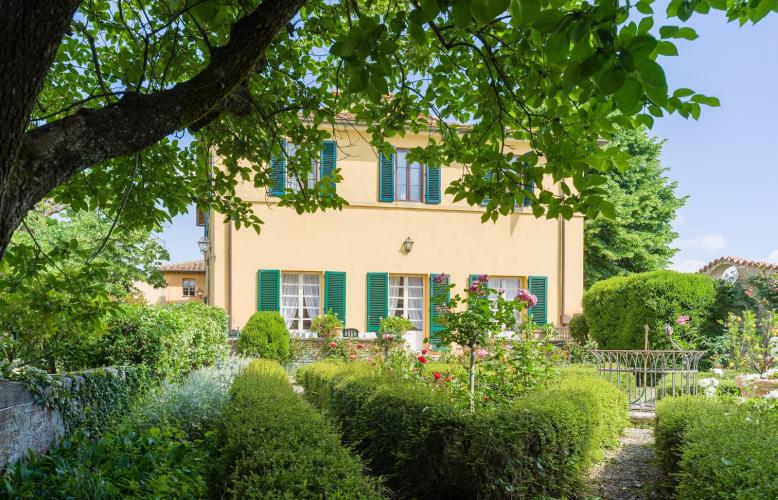 7 bedroomed villa for 12 people with private pool near Siena in Tuscany