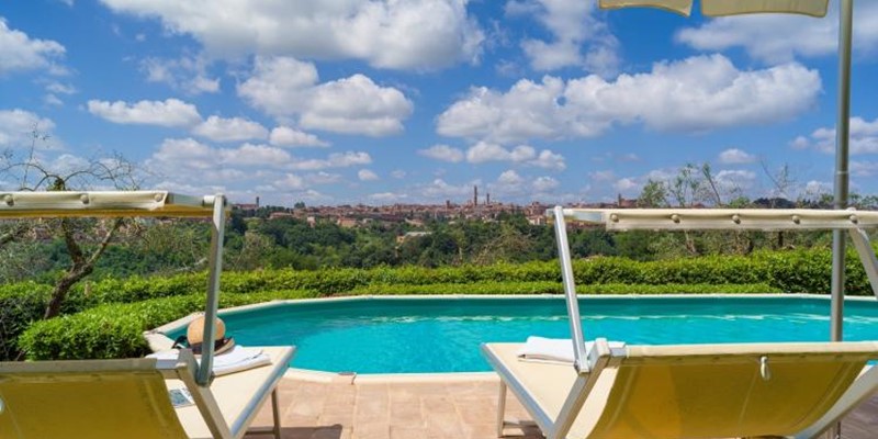 7 bedroomed villa for 12 people with private pool near Siena in Tuscany
