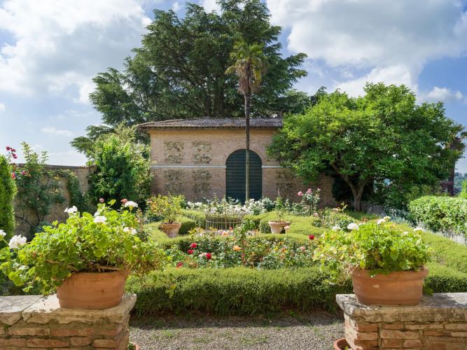 7 bedroomed villa for 12 people with private pool near Siena in Tuscany