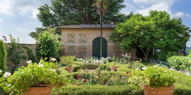7 bedroomed villa for 12 people with private pool near Siena in Tuscany