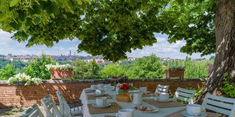 7 bedroomed villa for 12 people with private pool near Siena in Tuscany