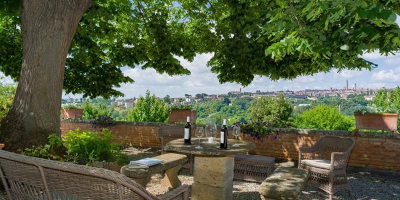 7 bedroomed villa for 12 people with private pool near Siena in Tuscany