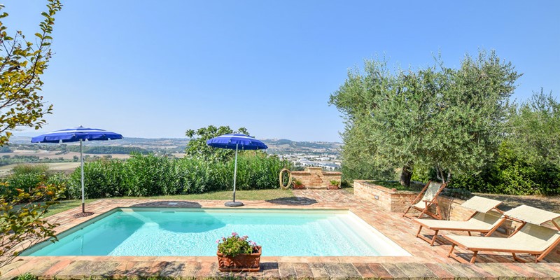 Traditional stone house in Le Marche for 11 people with private swimming pool