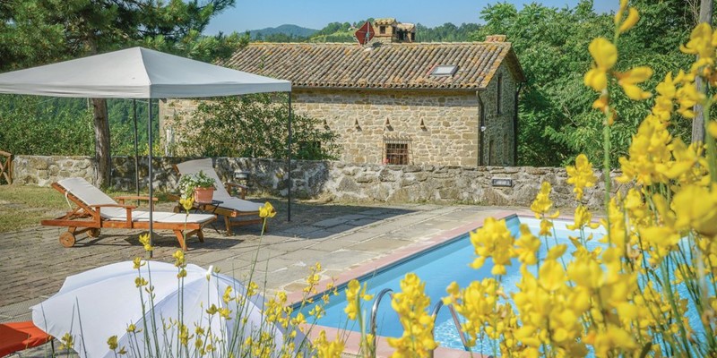 5 bedroomed villa with private pool in peaceful countryside near Apecchio