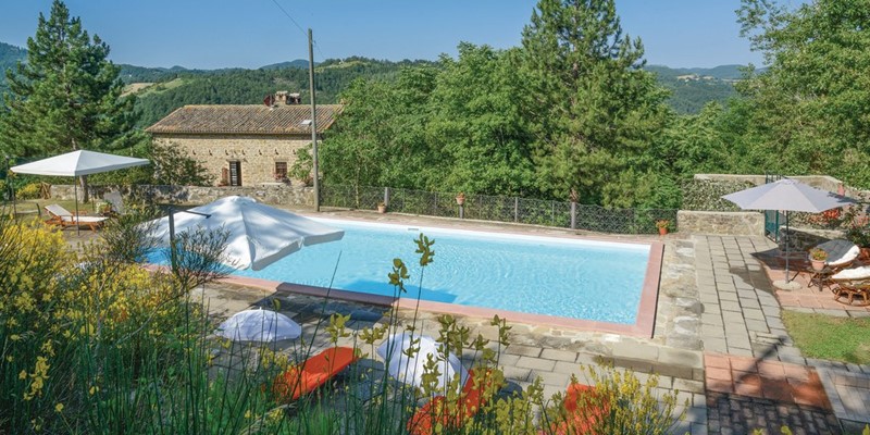 5 bedroomed villa with private pool in peaceful countryside near Apecchio