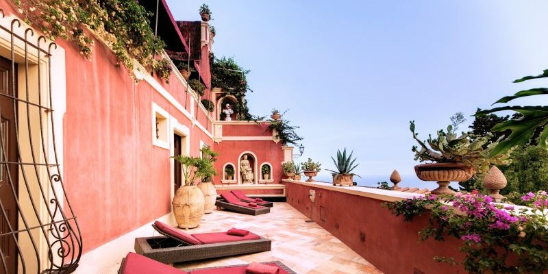 Luxury 5 bedroomed villa in Positano with indoor heated swimming pool