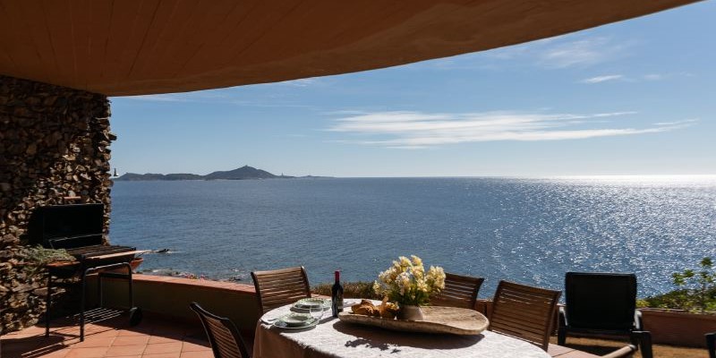 3 bedroomed villa in Sardinia with direct sea access