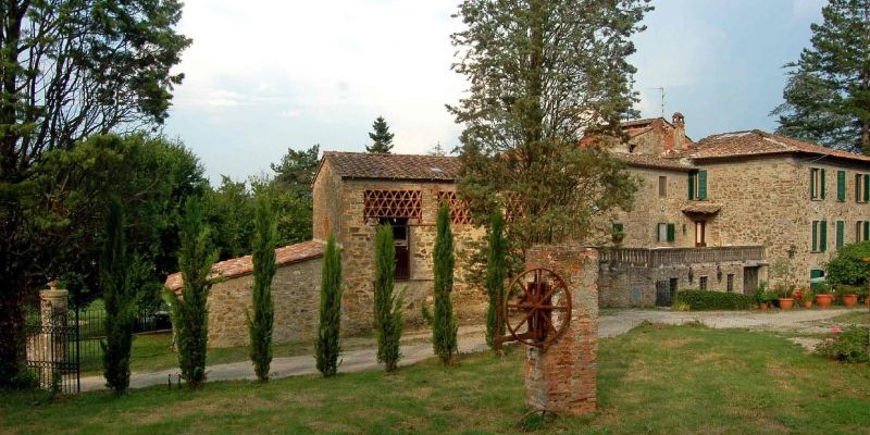 Traditional 9 bedroomed Tuscan villa with private swimming pool