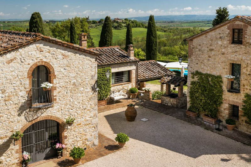 Stunning Tuscan villa for upto 32 people suitable for weddings