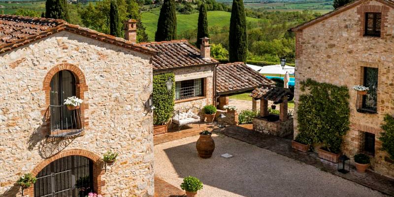 Stunning Tuscan villa for upto 32 people suitable for weddings