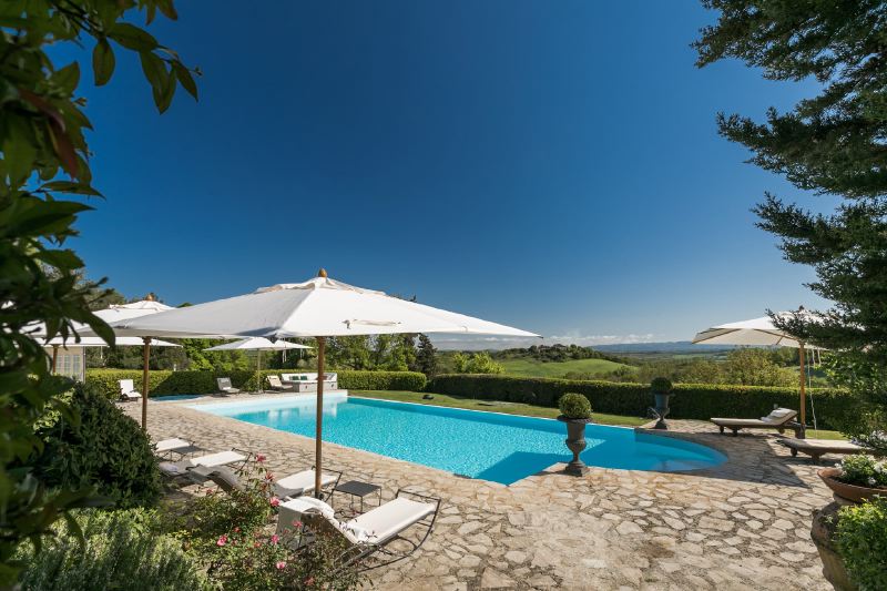Stunning Tuscan villa for upto 32 people suitable for weddings