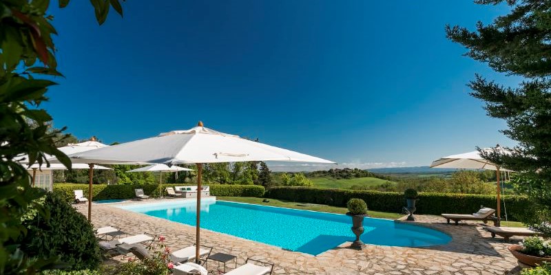 Stunning Tuscan villa for upto 32 people suitable for weddings
