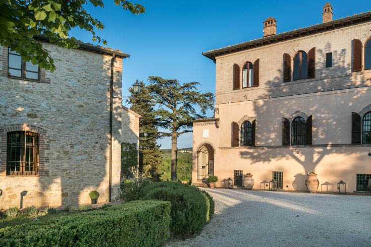 Stunning Tuscan villa for upto 32 people suitable for weddings
