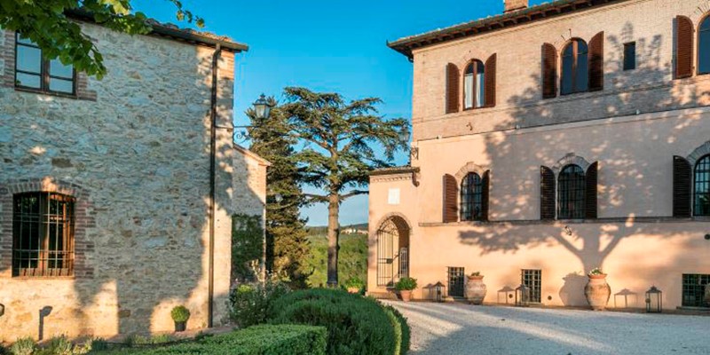 Stunning Tuscan villa for upto 32 people suitable for weddings