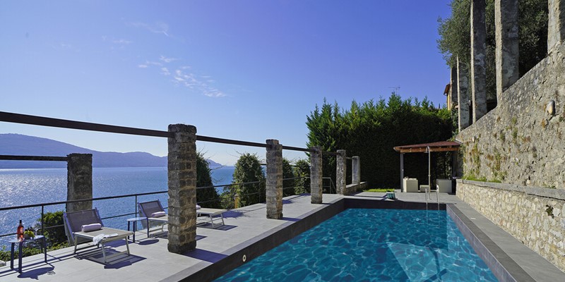 Luxury 4 bedroomed villa with private pool overlooking Lake Garda